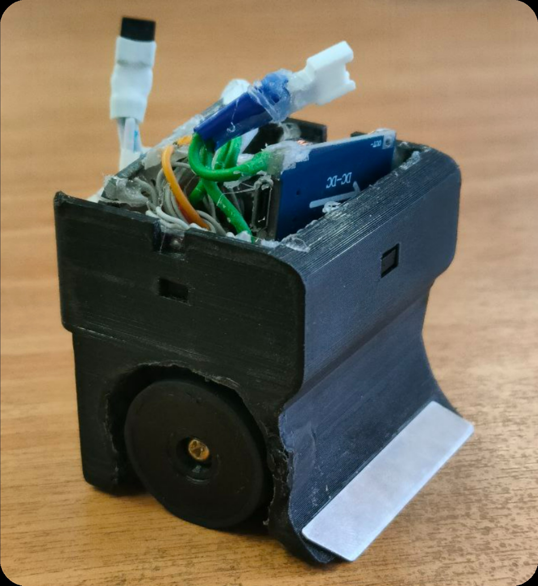 Версия 1 — собранный робот с открытым корпусом